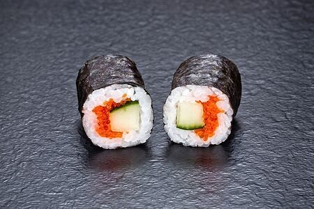 Маки тобико-огурец