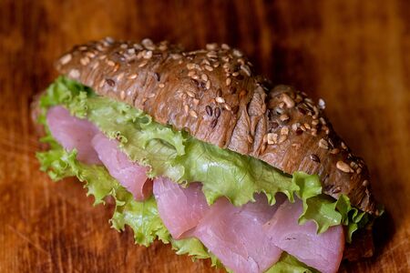 Круассан-сэндвич с индейкой