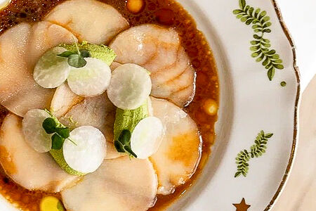 Карпаччо из гребешка с панна коттой из укропа