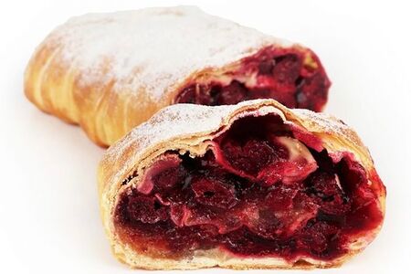 Штрудель вишневый