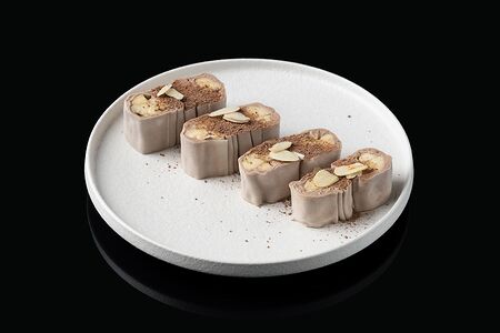 Сладкий ролл банан-шоколад