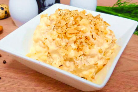 Салат с курицей и ананасами