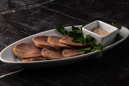 Язык с хреном