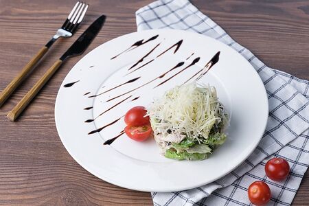 Салат с курицей и черносливом