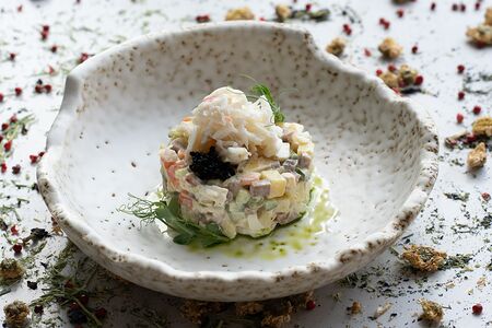 Оливье с говяжьим языком, мясом краба и икрой палтуса