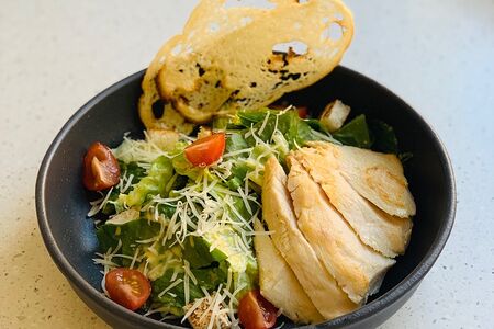 Цезарь с курицей