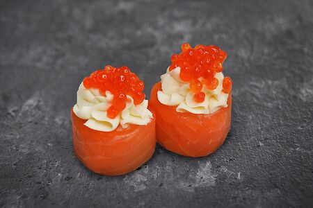 Филадельфия c красной икрой Xl