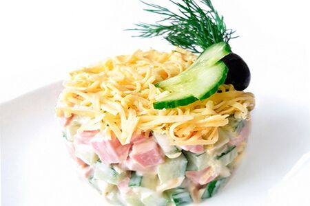 Салат с ветчиной и сыром