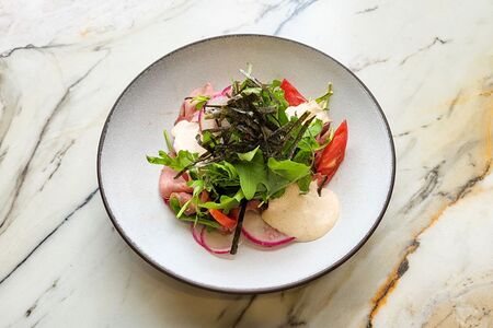 Салат с ростбифом в соусе Вителло тоннато