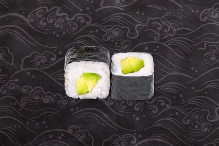 Ролл Маки авокадо