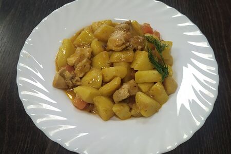Картофель, с курицей, тушёный по-домашнему