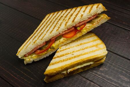 Сэндвич с сервелатом