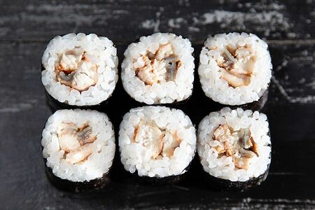 Хосомаки с угрем