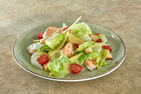 Салат Цезарь с курой