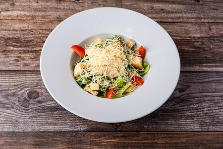 Салат Цезарь с курицей