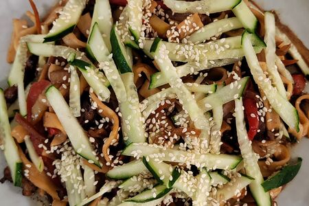 Цуйван с домашней лапшой