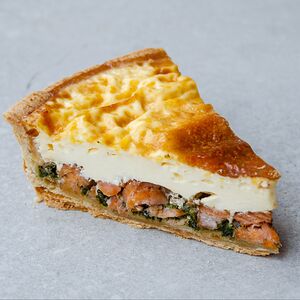 Киш с брокколи и лососем