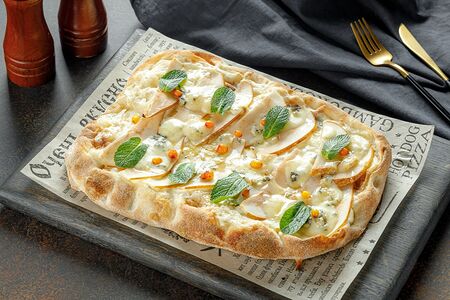 Пицца Римская Груша блю чиз халяль