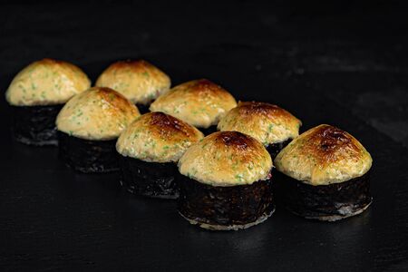 Ролл с мидиями