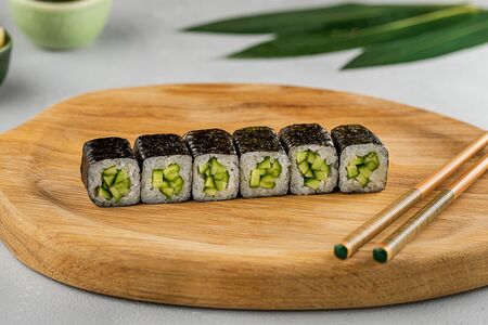 Ролл с огурцом