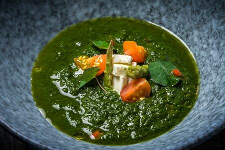 Крем-суп из шпината и спаржи