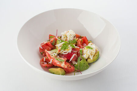 Краб, авокадо и томаты