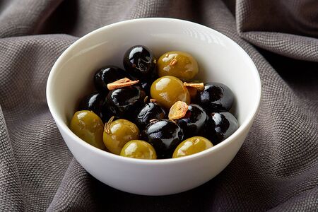 Оливки и маслины по-лигурийски