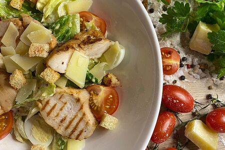 Цезарь с курицей