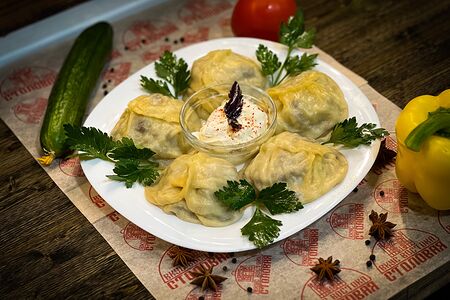 Манты со сметаной