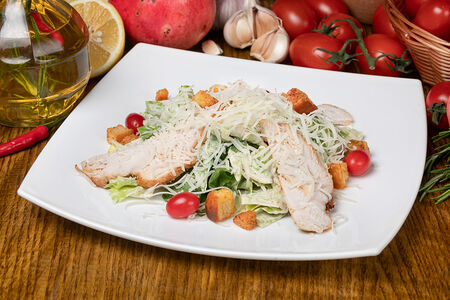 Салат Цезарь с курицей