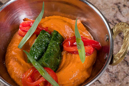 Харисса, мятные огурцы, рамиро