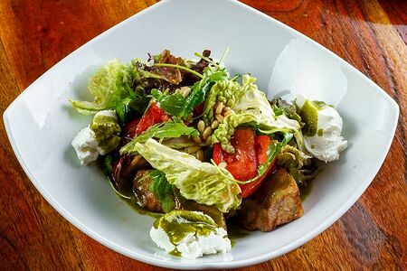 Салат из баклажанов с козьим сыром