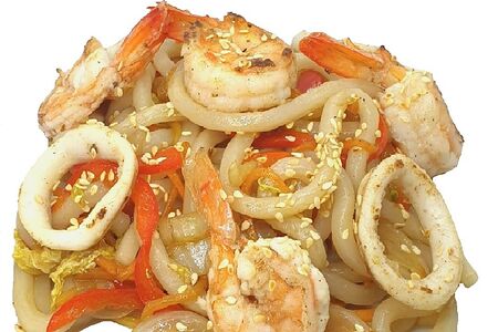 Удон лапша с морепродуктами и овощами