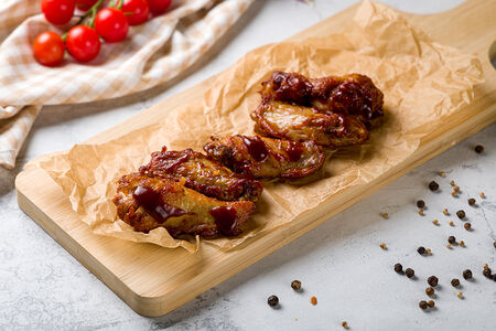 Острые куриные крылышки барбекю