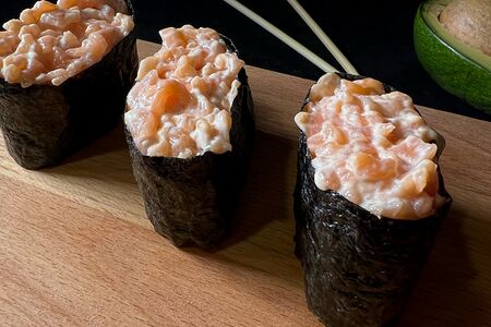 Гункан лосось