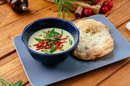 Луковый крем-суп Пармантье с острой колбаской