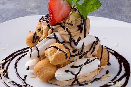 Десерт Меренги с профитролями