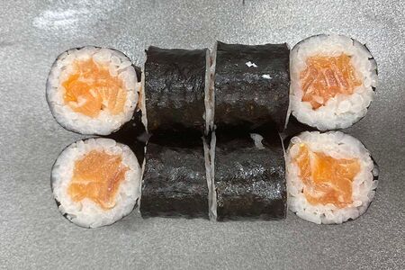 Ролл с лососем