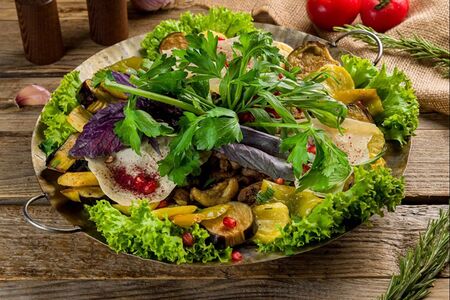 Ассорти из мяса на садже