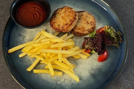 Котлеты из индейки с картофелем фри