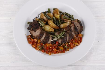 Седло барашка с соусом сальса