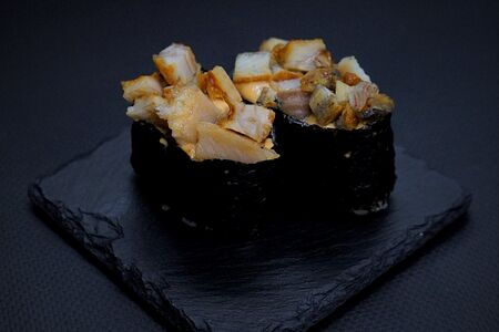 Гункан с угрем