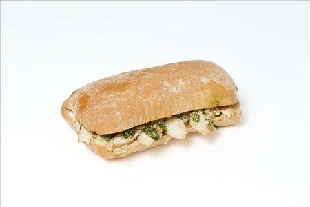 Панини с курицей и песто