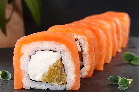 Филадельфия тропик с лососем и ананасом