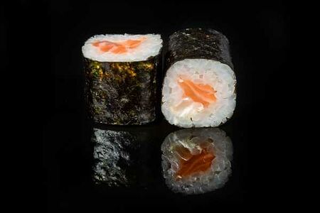 Ролл с лососем