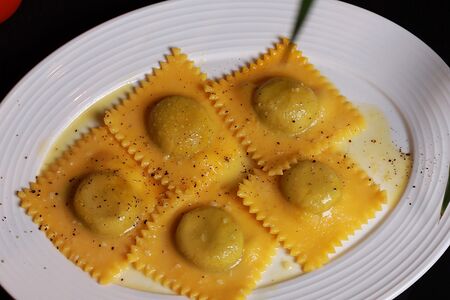 Равиоли с рикоттой и шпинатом