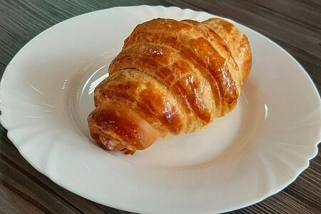 Круассан слоеный со сгущенкой