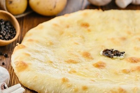 Осетинский пирог с картошкой, грибами и луком