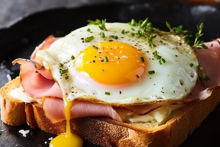 Тосты с яйцом и ветчиной