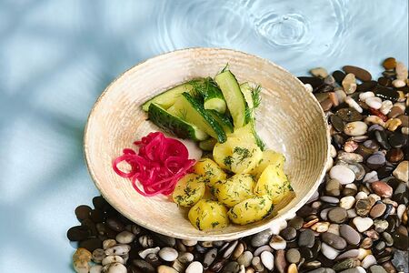 Огурцы солёные с картофелем и укропом